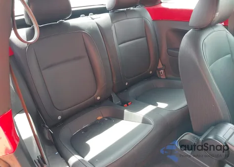 2014 Volkswagen Beetle 1.8T z USA, uszkodzony, nr VIN 3VWJ17ATXEM655576